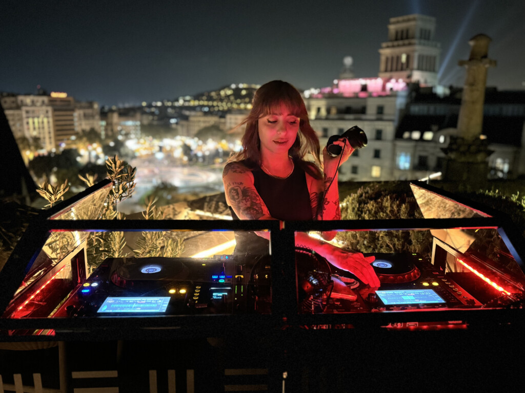 Taller de DJ amb Loli Zazou