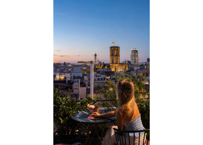 Eclipsi Solar a Terraza de Vivi: Tarot & Cocktails al capvespre