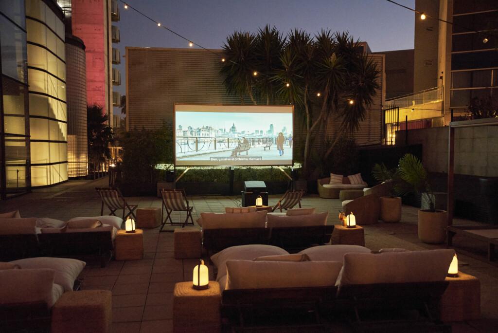 Cita gastronòmica i cinema sota les estrelles a Barcelona | SØL Terrace by SKLUM